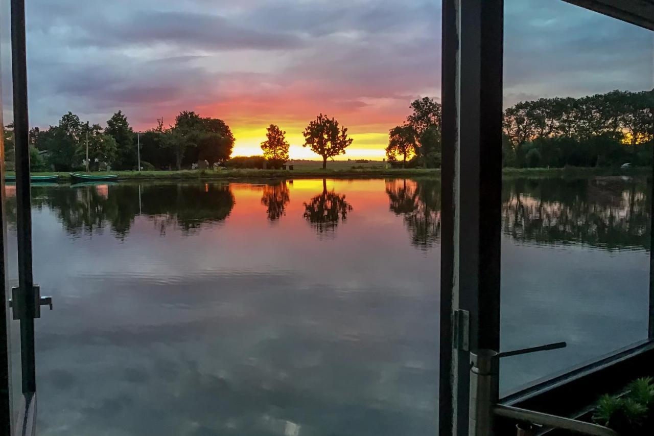 Aangenaam Op De Rijn, Woonboot, Inclusief Prive Sauna Alphen aan den Rijn Ngoại thất bức ảnh
